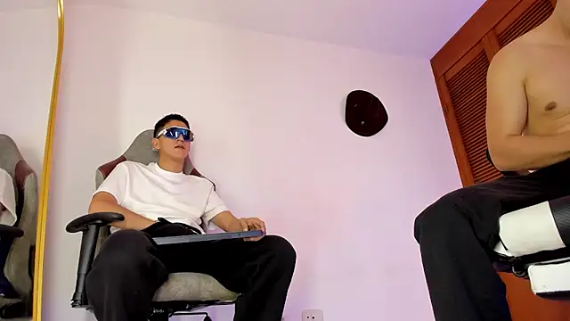 sotooliver3 online show from October 8, 2025, 8:09 pm