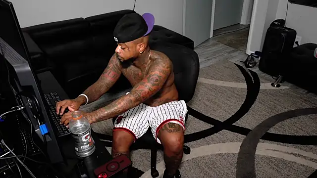 Snapshot of SLANGONDEMHOES chatting on February 16, 2026, 6:50 pm SLANGONDEMHOES online show from February 16, 2026, 6:50 pm