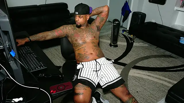SLANGONDEMHOES online show from June 3, 2026, 2:56 am
