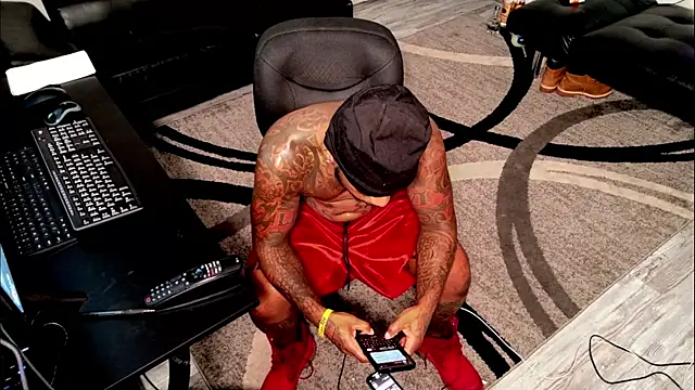 SLANGONDEMHOES online show from October 7, 2025, 10:11 pm