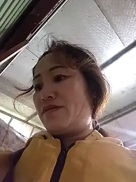 Snapshot of Fienjr chatting on December 16, 2025, 12:15 am Fienjr online show from December 16, 2025, 12:15 am