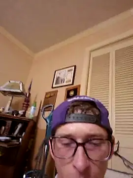 Snapshot of mresquared chatting on May 18, 2026, 8:57 pm mresquared online show from May 18, 2026, 8:57 pm