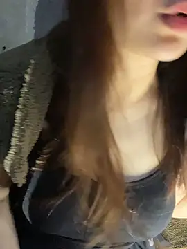 Hinne07 online show from December 15, 2025, 2:39 am