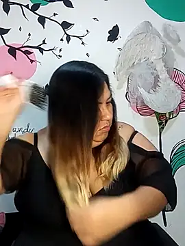 curvy diva  online show from November 15, 2025, 11:14 am