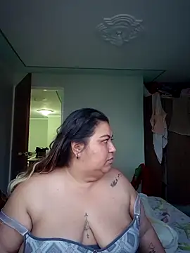 curvy diva  online show from November 24, 2025, 10:32 pm