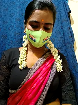 mini-queen online show from November 15, 2025, 6:45 pm