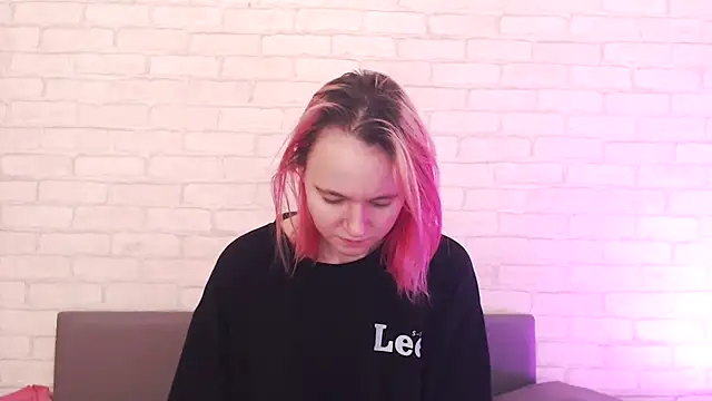 Ericha Stone online show from December 18, 2025, 1:44 am