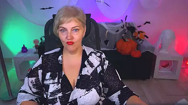 MaryMogan online show from October 23, 2025, 4:44 am