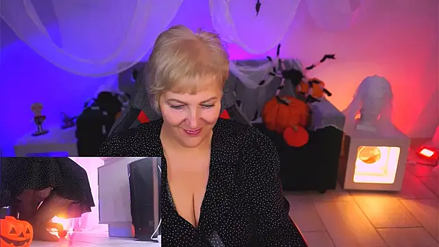 MaryMogan online show from October 31, 2025, 3:58 am