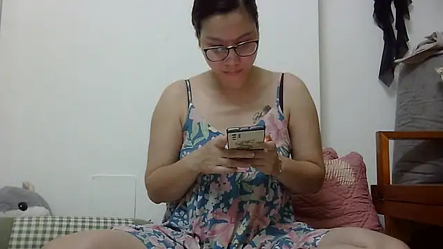 Snapshot of Kiko_sunflower chatting on June 5, 2026, 5:56 am Kiko sunflower online show from June 5, 2026, 5:56 am