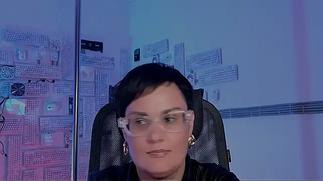 LauraDavidsons online show from November 14, 2025, 4:32 pm