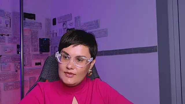 LauraDavidsons online show from September 12, 2025, 8:14 am