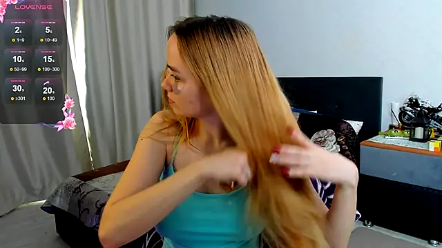 JanetShy online show from September 10, 2025, 7:07 am