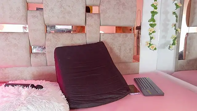 Madison 03 online show from October 6, 2025, 6:14 am