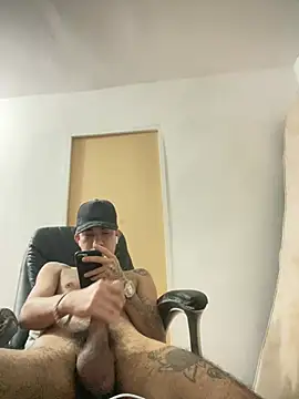 Snapshot of tattoos22 chatting on February 28, 2026, 4:39 pm tattoos22 online show from February 28, 2026, 4:39 pm