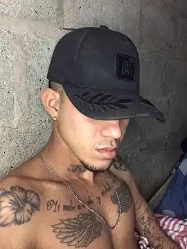 Snapshot of tattoos22 chatting on November 4, 2025, 12:31 pm tattoos22 online show from November 4, 2025, 12:31 pm