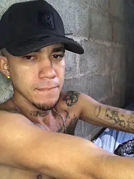 Snapshot of tattoos22 chatting on October 29, 2025, 1:43 pm tattoos22 online show from October 29, 2025, 1:43 pm