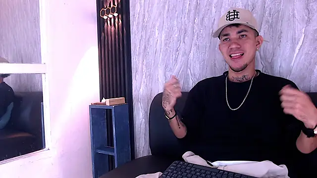 Snapshot of tattoos22 chatting on November 20, 2025, 12:06 pm tattoos22 online show from November 20, 2025, 12:06 pm