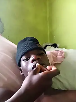 Snapshot of phumlanisanka chatting on October 12, 2025, 12:39 pm phumlanisanka online show from October 12, 2025, 12:39 pm