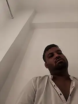 vinay smalldick online show from April 9, 2026, 2:35 am