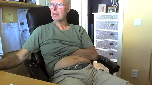 Snapshot of Klipparn chatting on June 12, 2026, 11:52 am Klipparn online show from June 12, 2026, 11:52 am