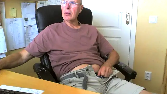 Snapshot of Klipparn chatting on July 3, 2026, 7:59 am Klipparn online show from July 3, 2026, 7:59 am