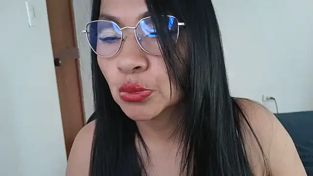 Snapshot of LissafeetHott chatting on September 18, 2025, 7:17 pm LissafeetHott online show from September 18, 2025, 7:17 pm