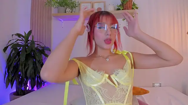 Cristalfoxy  online show from February 12, 2026, 7:24 pm