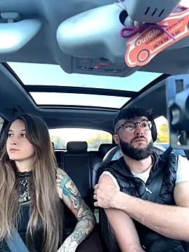 Snapshot of duomagique_off chatting on October 13, 2025, 4:41 pm duomagique off online show from October 13, 2025, 4:41 pm