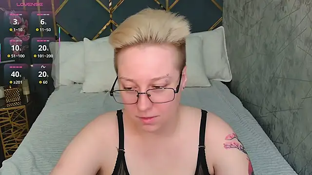 AlexandraGreen online show from December 4, 2025, 9:03 pm