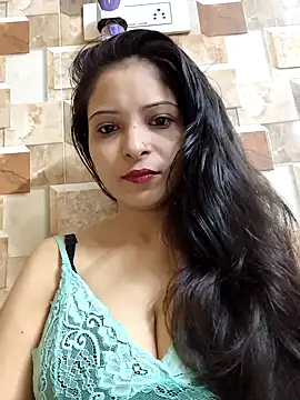 QUEEN-ADITI online show from October 19, 2025, 3:59 pm