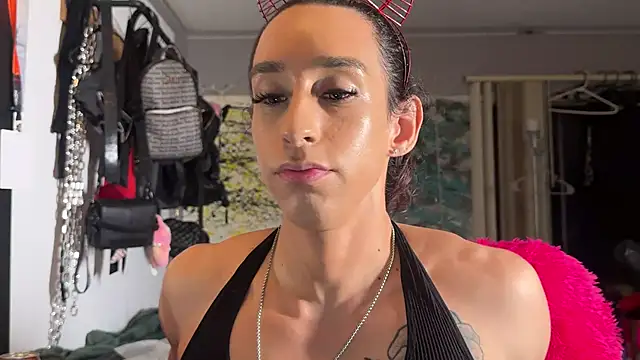 xoFrankie online show from November 1, 2025, 3:13 am