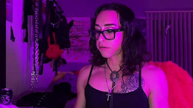 xoFrankie online show from October 8, 2025, 2:02 am