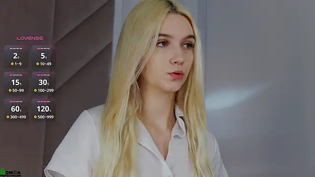 SaraHearts online show from November 10, 2025, 3:44 am