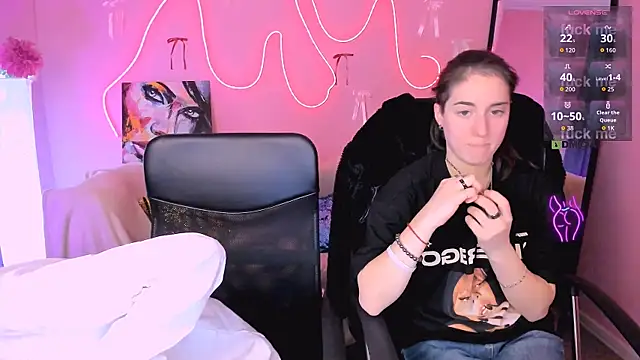 khloebeauty online show from April 14, 2026, 7:08 pm