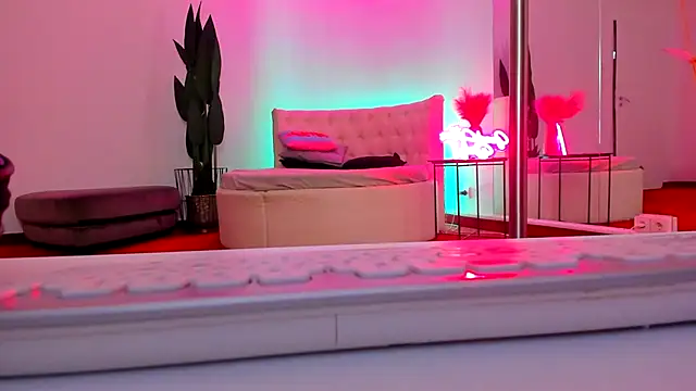 Snapshot of JessicaSky_ chatting on November 13, 2025, 8:24 pm JessicaSky online show from November 13, 2025, 8:24 pm