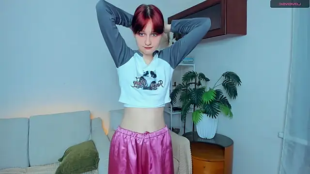 KatyKufel online show from November 23, 2025, 7:35 pm