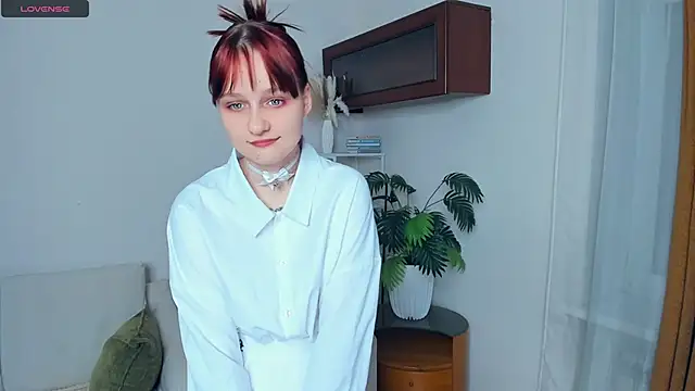 KatyKufel online show from November 19, 2025, 6:52 pm