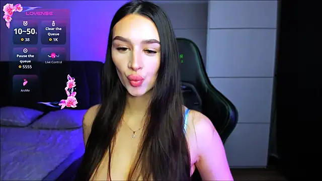 Veronica Larsson online show from November 24, 2025, 7:36 pm