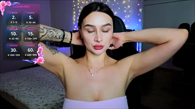 Veronica Larsson online show from July 9, 2026, 8:19 pm