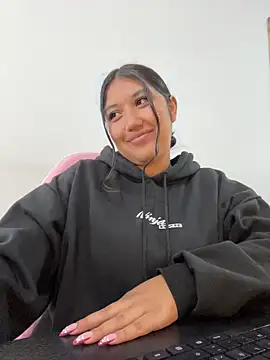 Snapshot of SharaRous chatting on February 17, 2026, 3:20 pm SharaRous online show from February 17, 2026, 3:20 pm