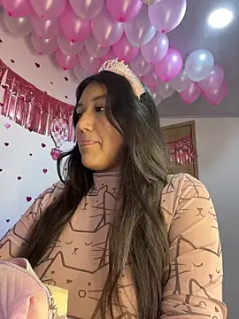 Snapshot of SharaRous chatting on February 24, 2026, 12:33 am SharaRous online show from February 24, 2026, 12:33 am