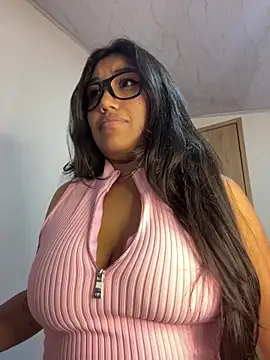 Snapshot of SharaRous chatting on February 3, 2026, 2:53 am SharaRous online show from February 3, 2026, 2:53 am