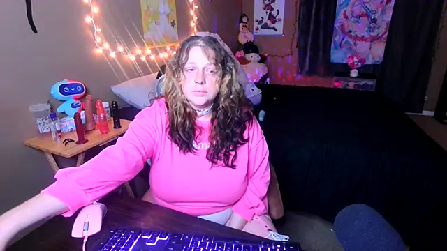 Snapshot of LunaSynns chatting on June 27, 2026, 3:23 am LunaSynns online show from June 27, 2026, 3:23 am
