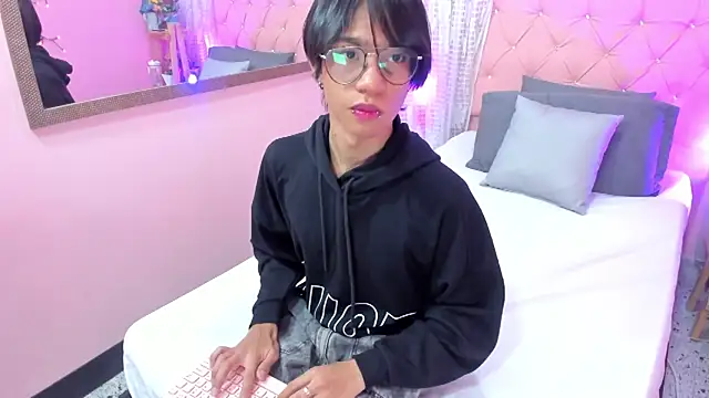 Liam evvan online show from September 16, 2025, 3:29 am