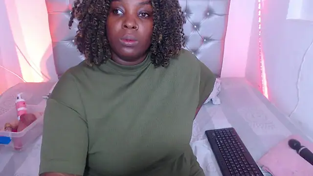 ebony NeighborMoans online show from October 17, 2025, 3:21 am