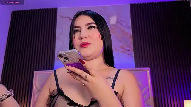 MiaaFarrel online show from April 13, 2026, 6:56 pm