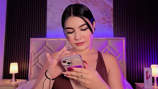 MiaaFarrel online show from April 10, 2026, 6:59 pm