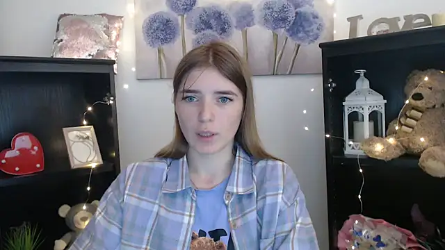 JuiceLips   online show from September 19, 2025, 9:46 am