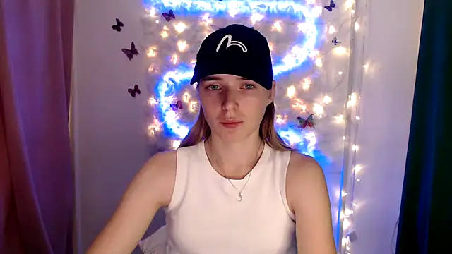 JuiceLips   online show from September 8, 2025, 3:22 pm